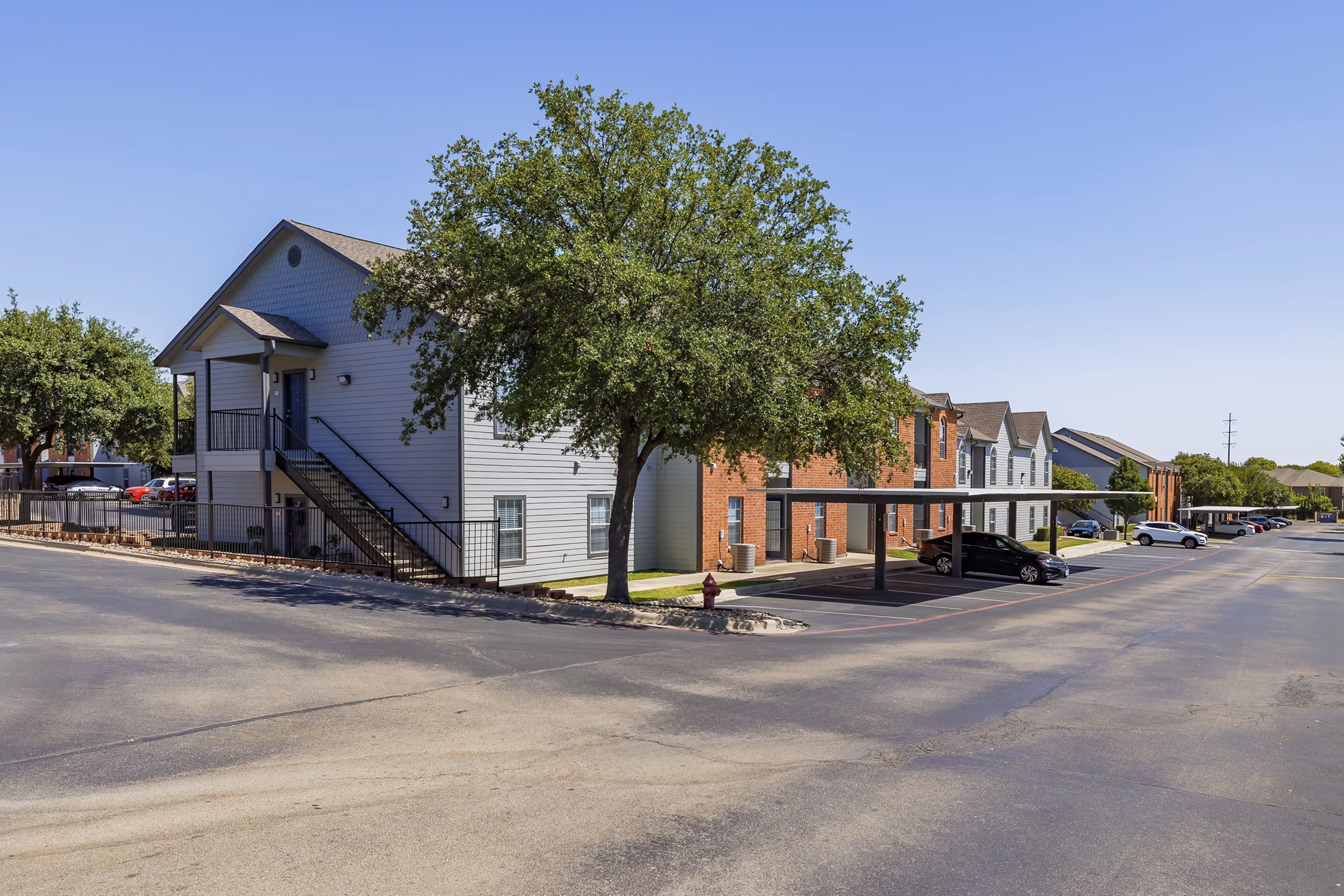 Clear Creek Meadows: Elegant of luxury apartments in a serene suburban setting