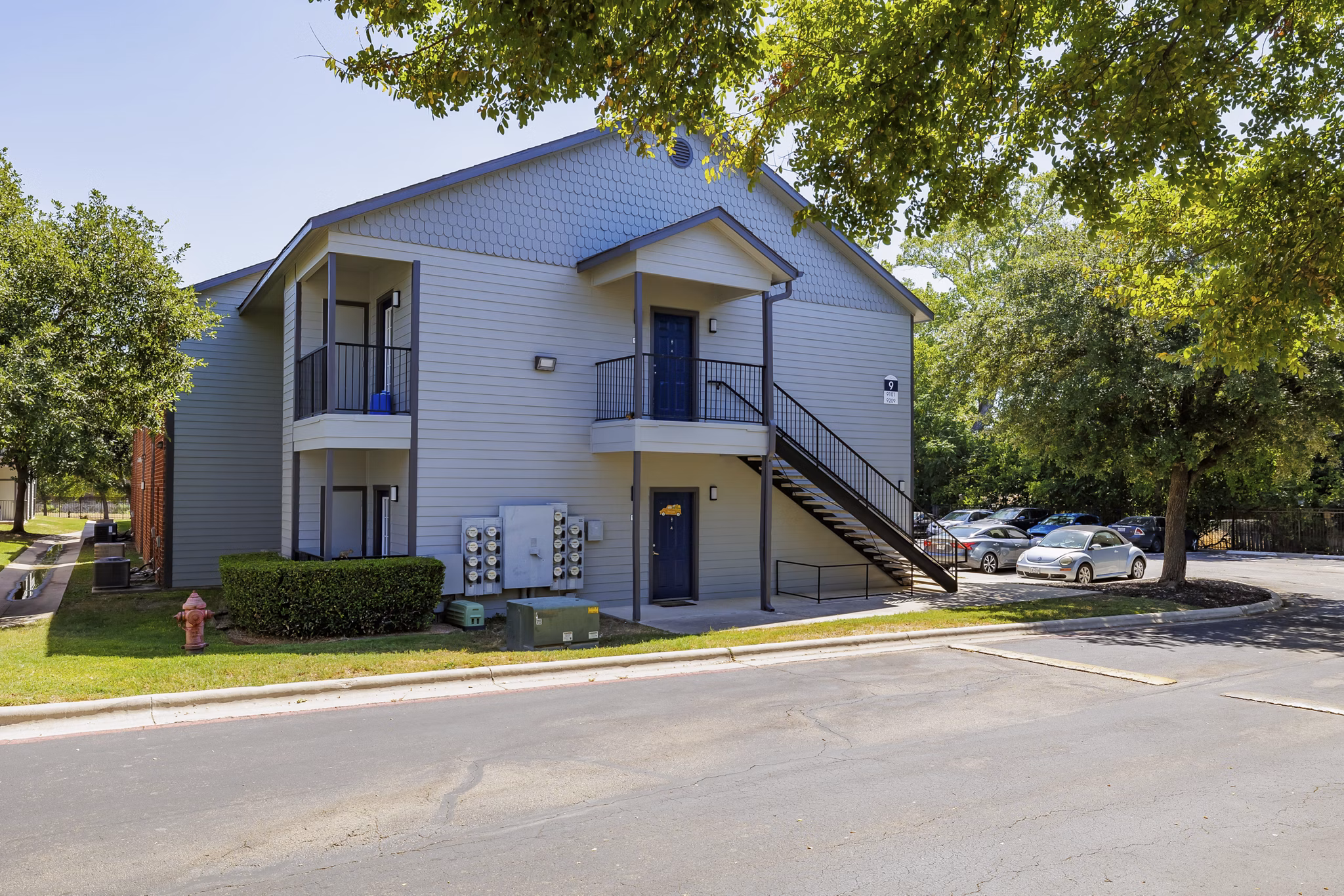Clear Creek Meadows: Scenic garden-style luxury apartments in quiet suburban setting