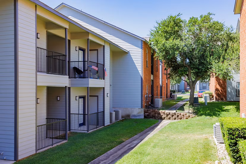 patio at Clear Creek Meadows Apartments