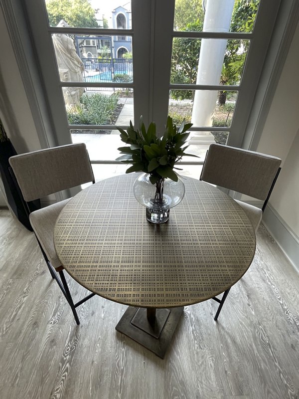 dining room at Paramount at Kingwood Apartments