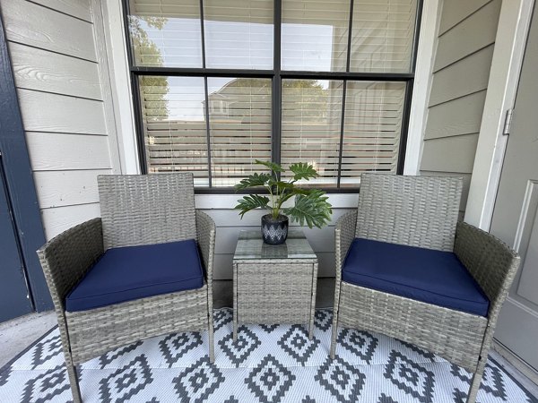 patio at Paramount at Kingwood Apartments