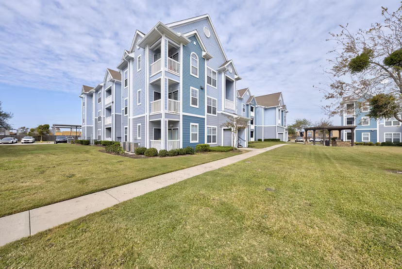 South Bay Apartments: Contemporary high-rise luxury apartments in vibrant South Bay area
