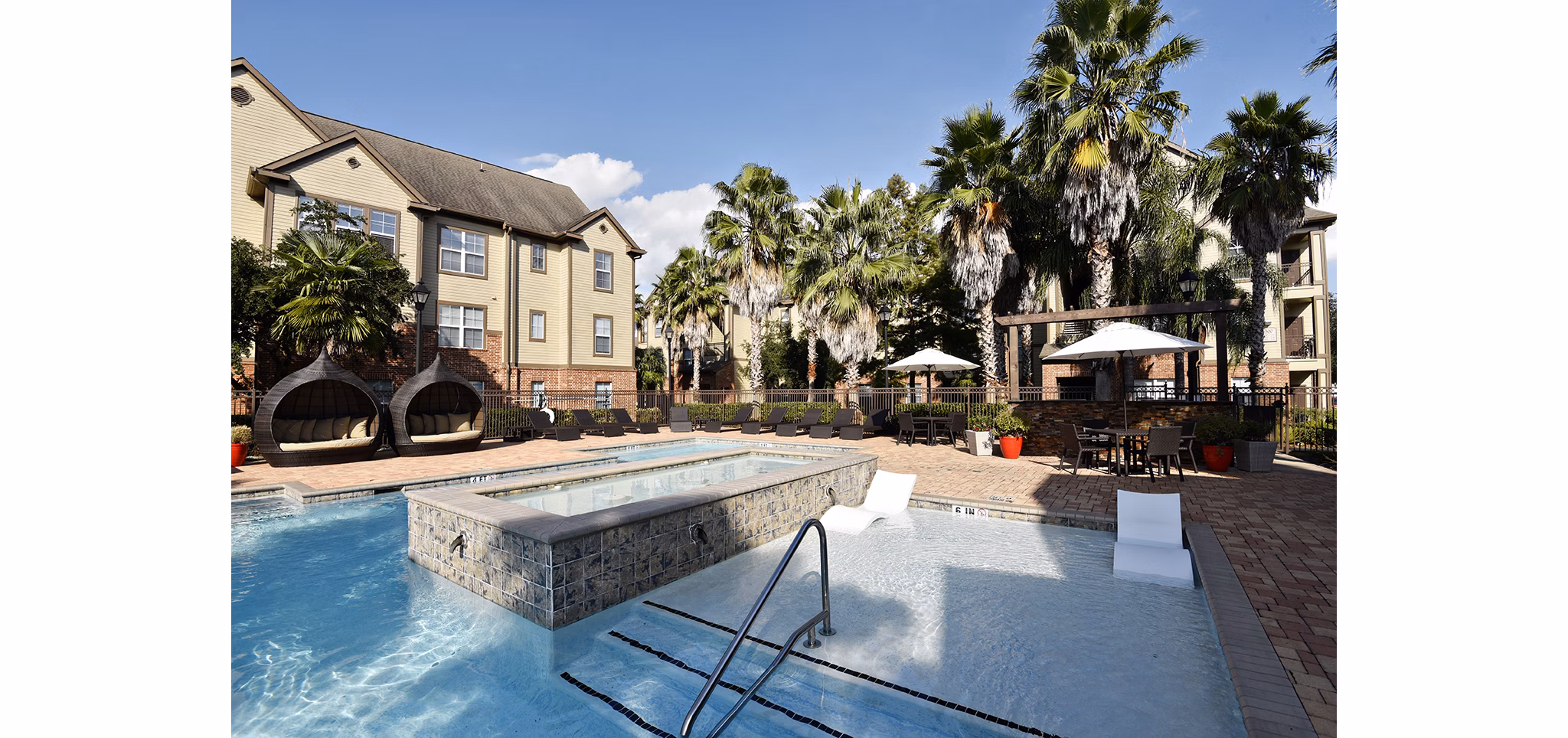 pool at Avana Sugar Land Apartments