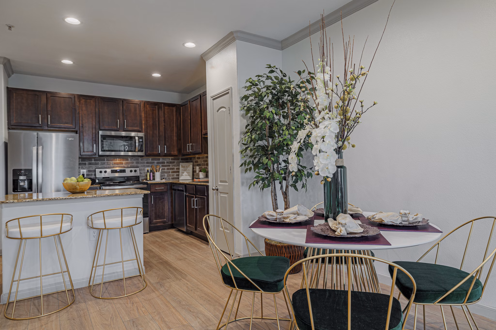 dining area at Auxo at Memorial Apartments