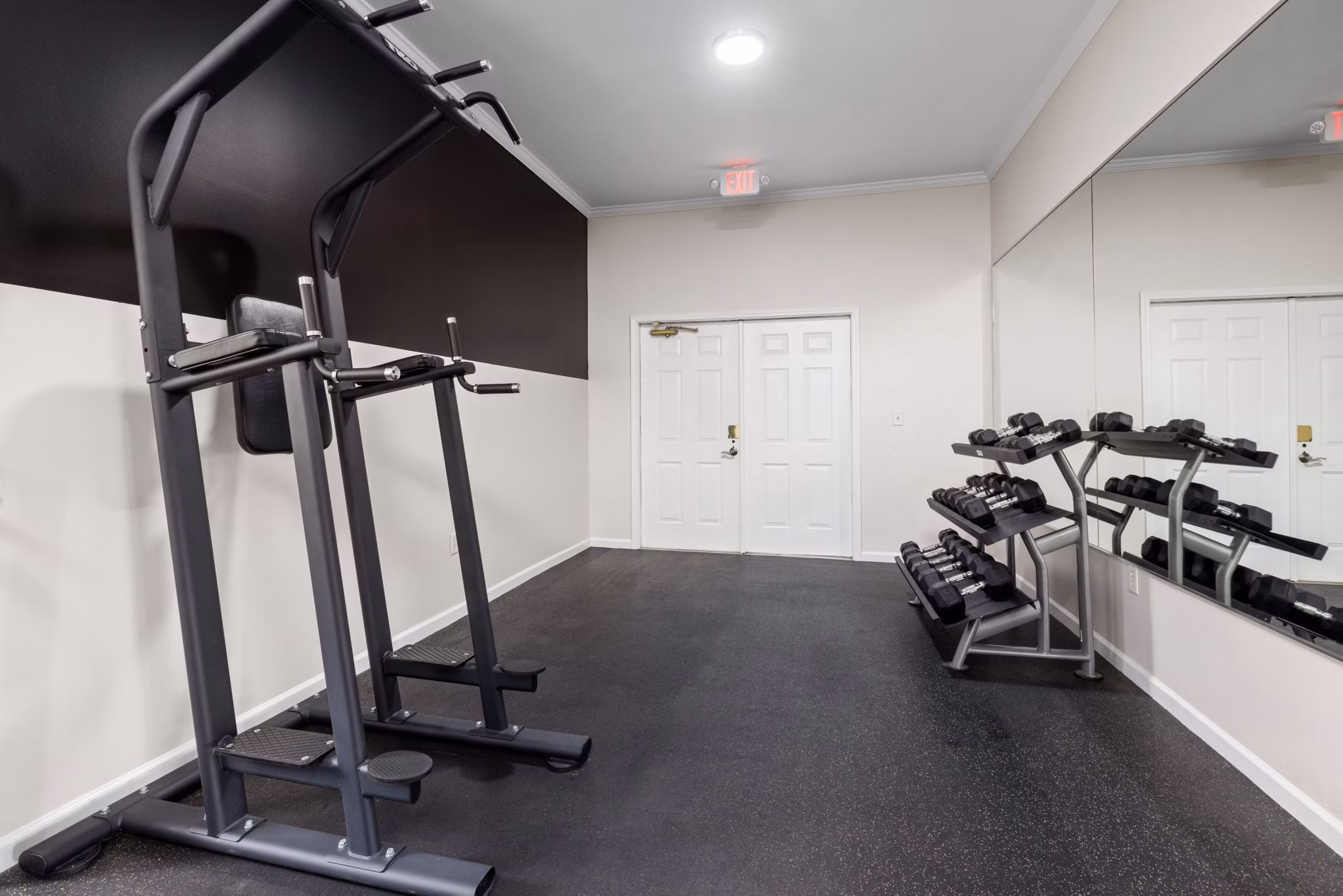 fitness center at Patriots Pointe Apartments 