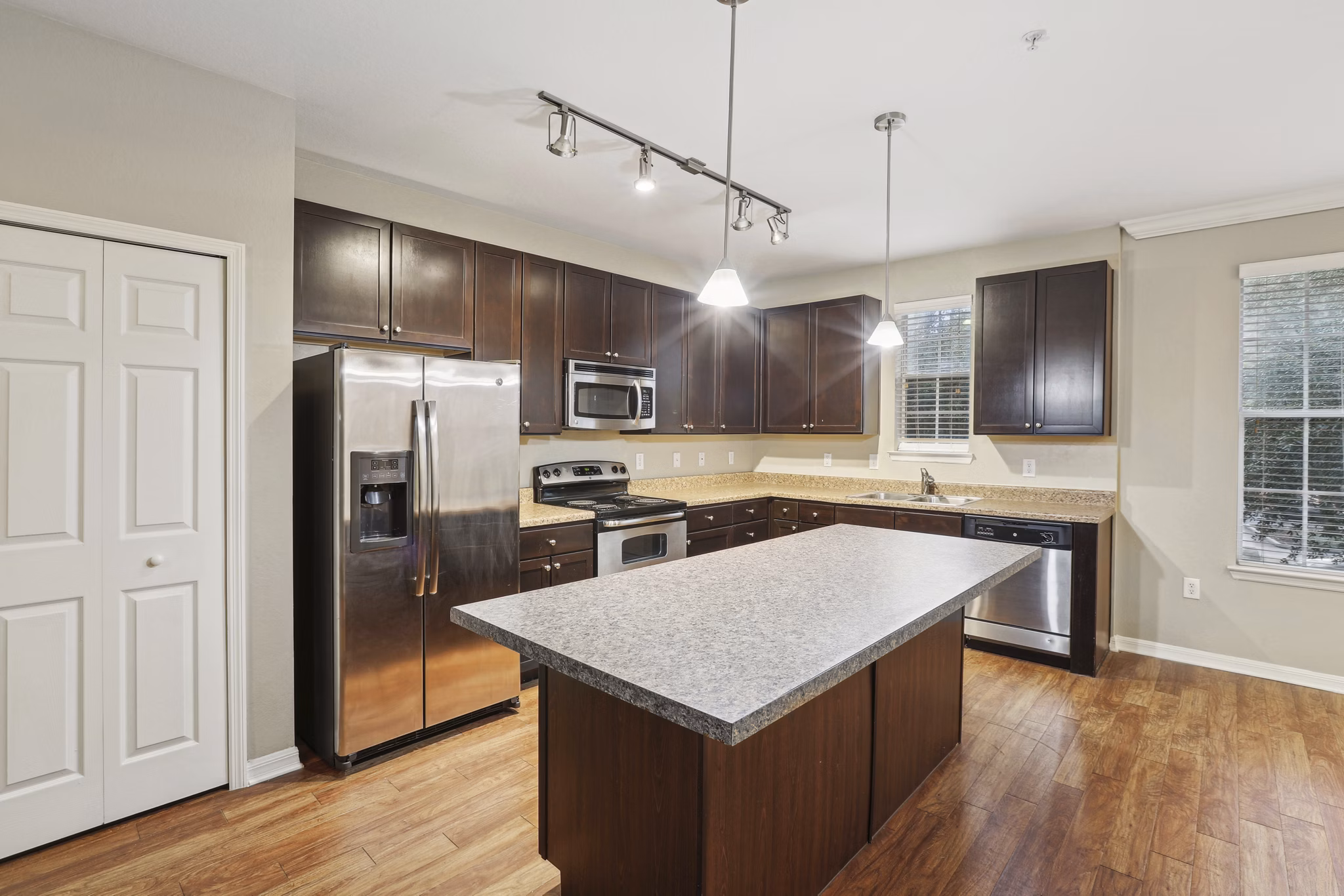 kitchen at Lantower Cypress Creek Apartments