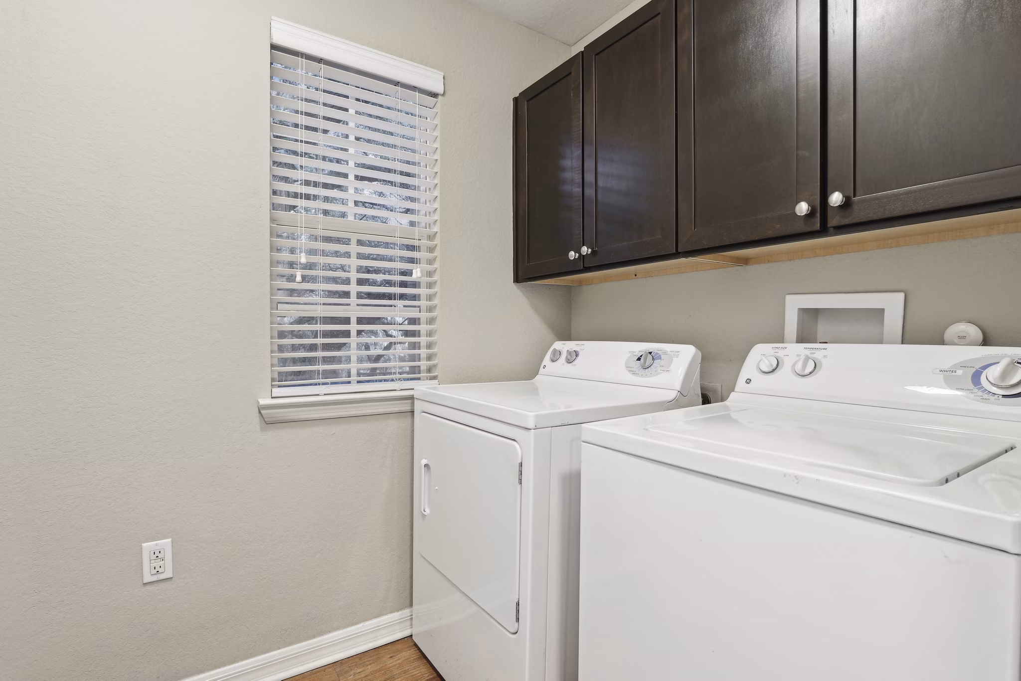 laundry room at Lantower Cypress Creek Apartments