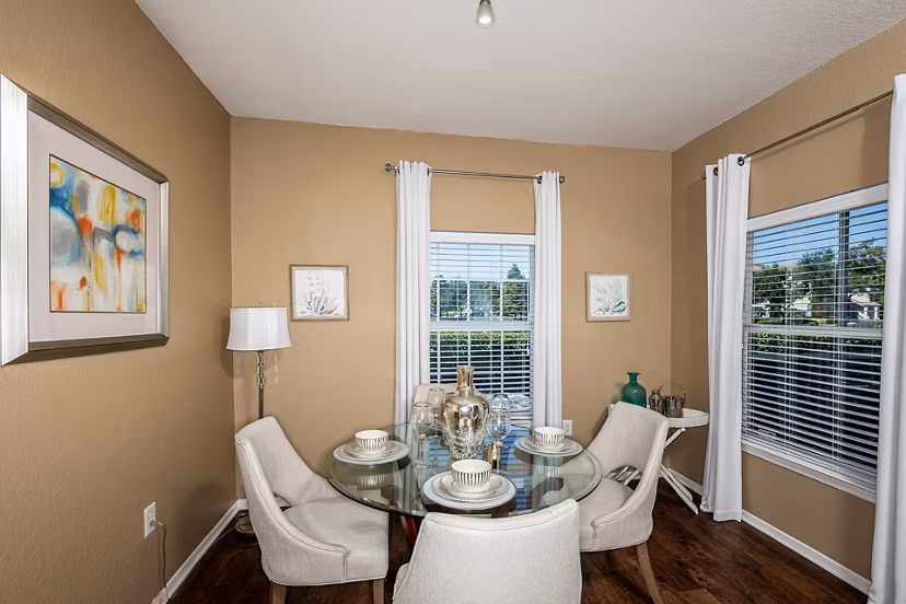 dining room at Villas at Gateway Apartments