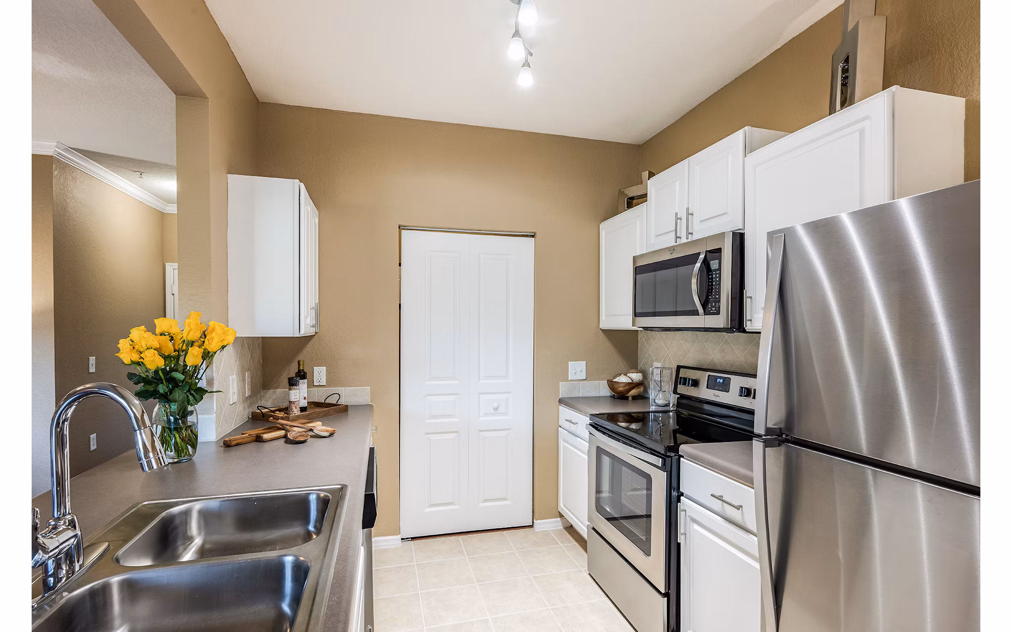 kitchen at Villas at Gateway Apartments