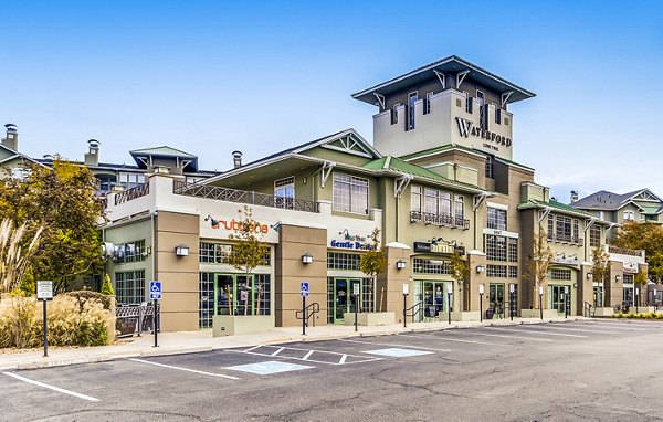 Waterford Lone Tree Apartments: Elegant building showcasing modern architecture in Lone Tree, Colorado