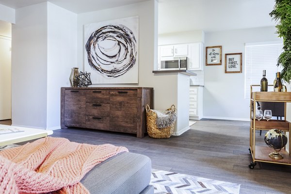 Living room with modern design and sleek furnishings at OTTAVO Apartments