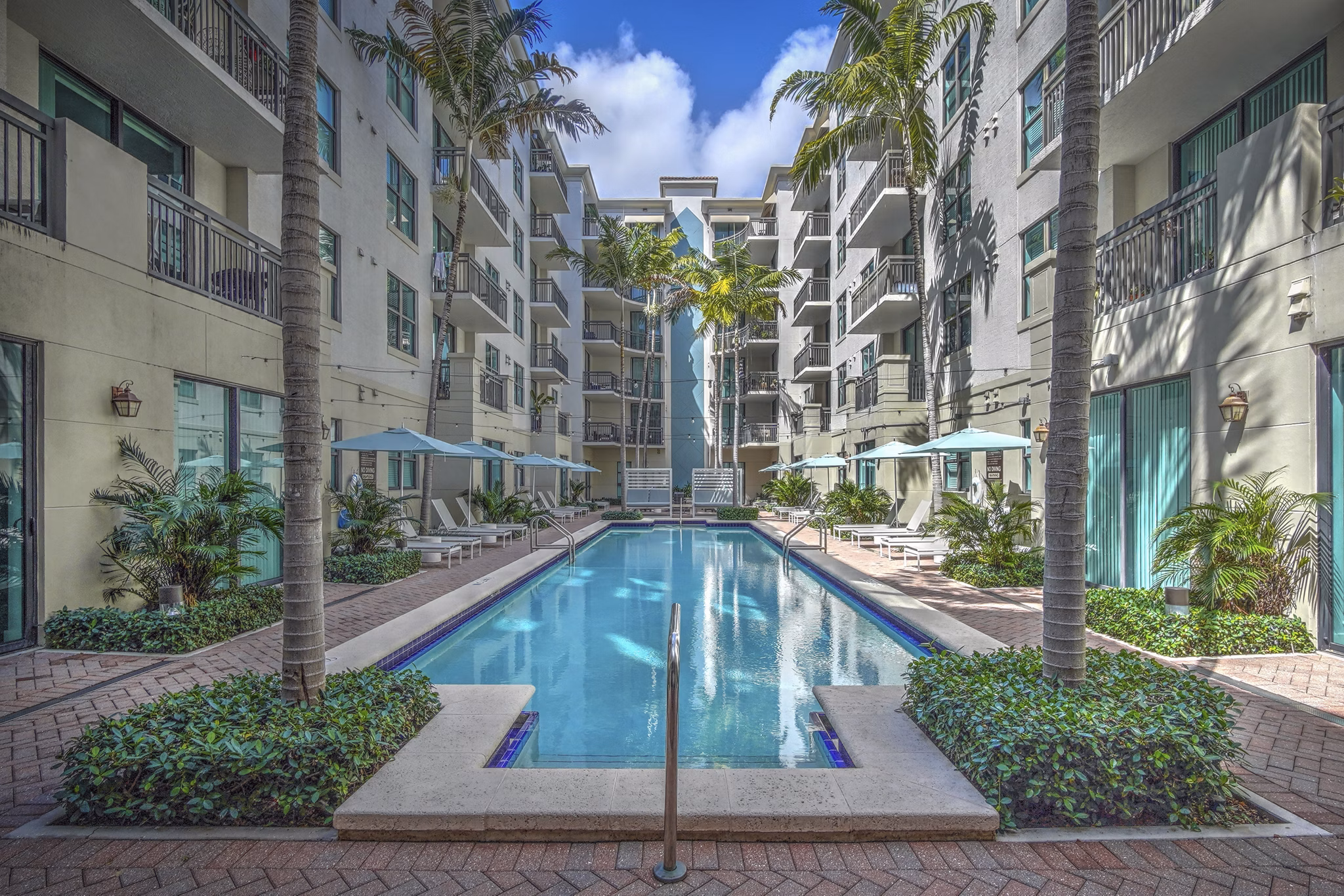 pool at Worthing Place Apartments 