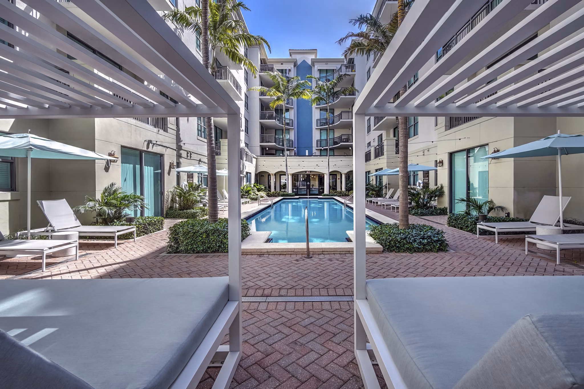 pool at Worthing Place Apartments 