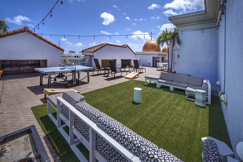 rooftop patio at Worthing Place Apartments