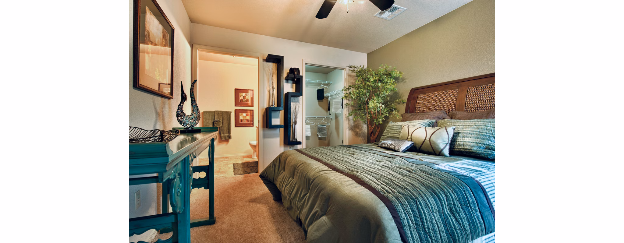 Spacious bedroom with modern furnishings at Esteban Park Apartments