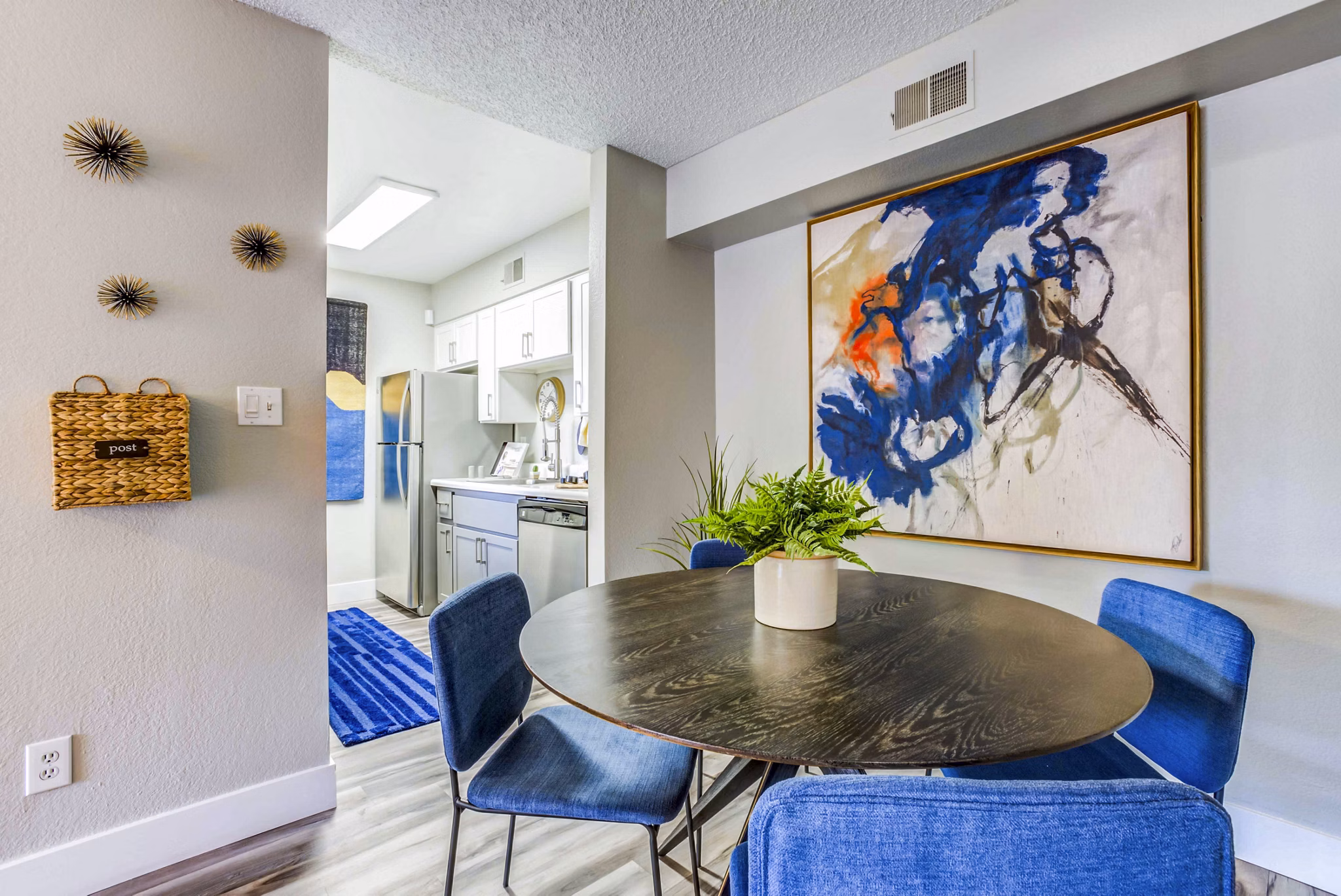 dining room at Avana River Ranch Apartments