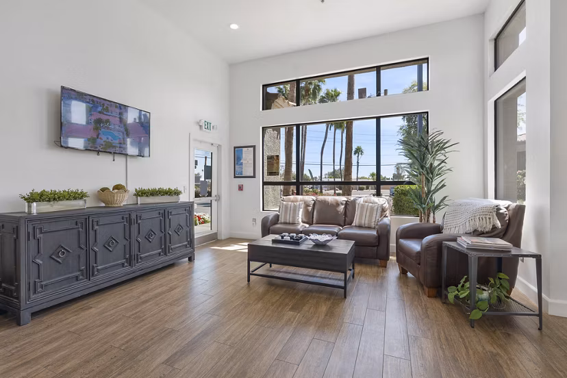 The Colony Apartments: Modern clubhouse and leasing office with stylish decor and ample seating