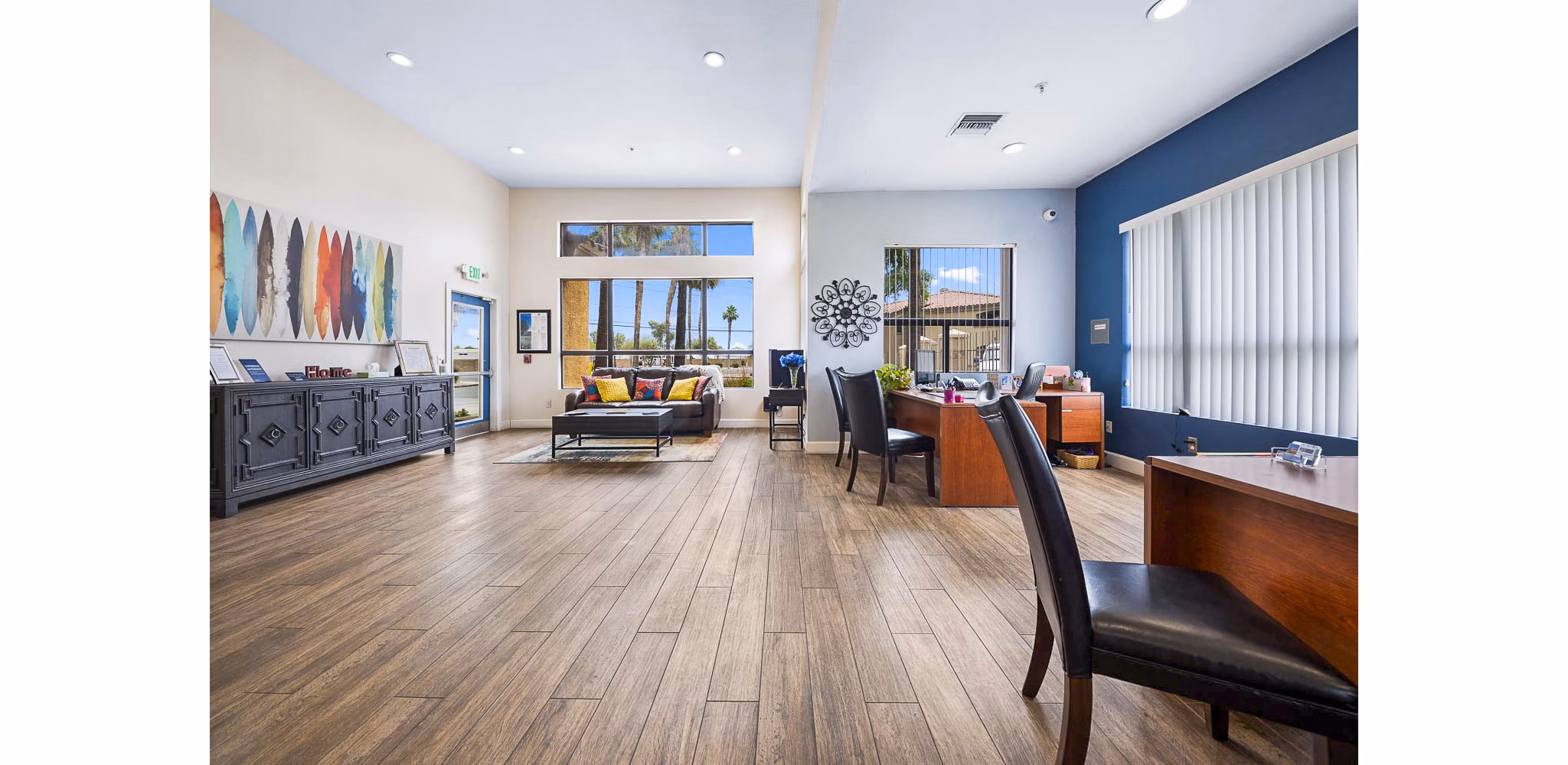 The Colony Apartments: Modern clubhouse and leasing office with stylish decor and ample seating
