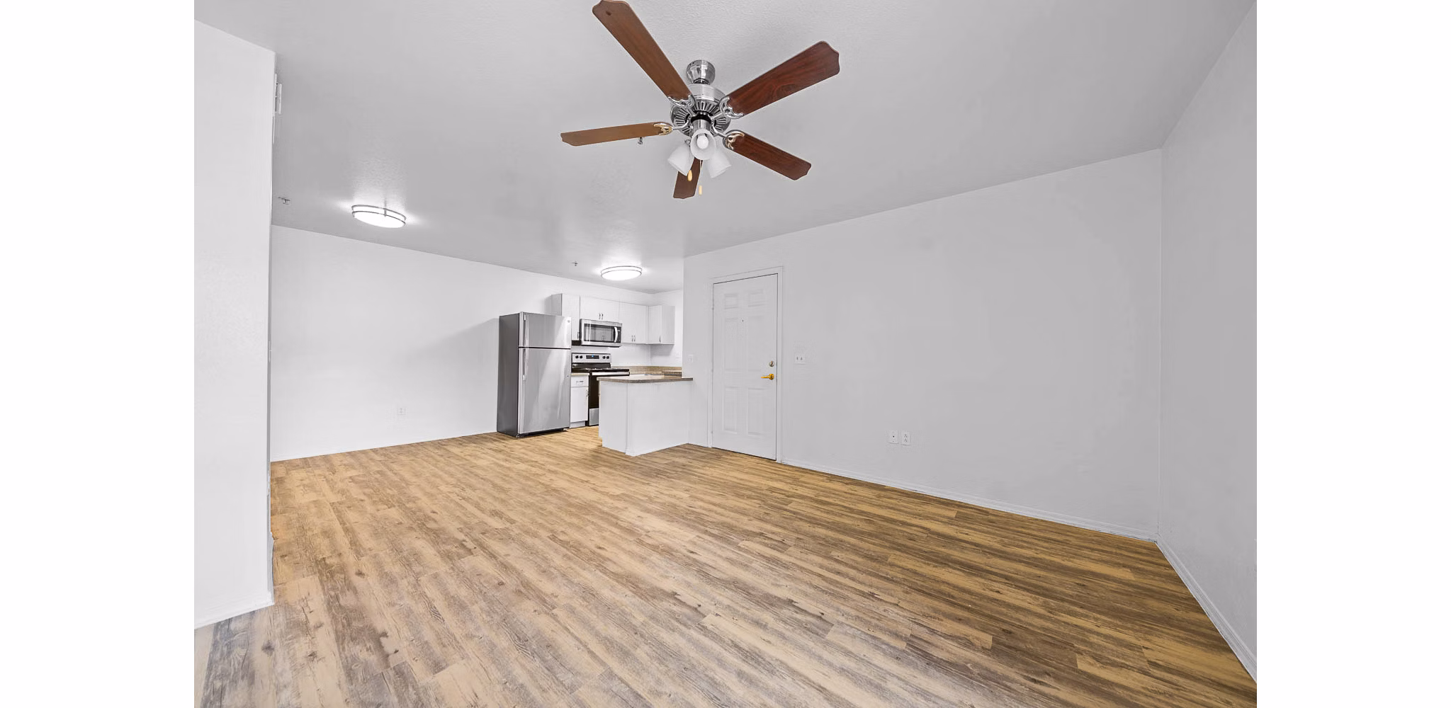 Spacious living room with modern furnishings at The Colony Apartments