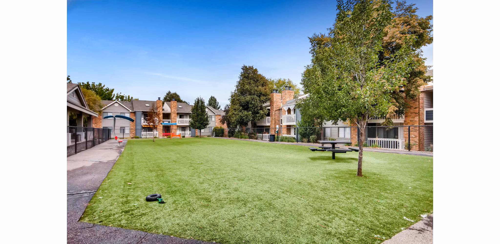 Canyon Reserve at the Ranch: Tranquil courtyard with lush greenery and seating areas in luxury apartments