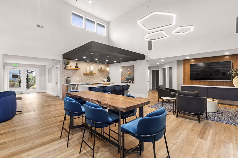 Clubhouse with modern furnishings at Avana Star Lake Apartments