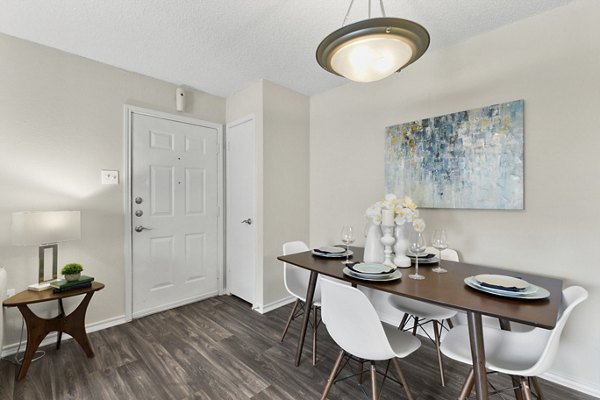 dining area at Creekwood Apartments