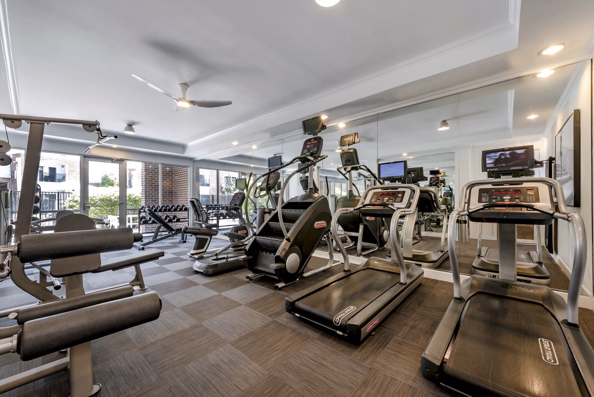 Ashton at Dulles: Contemporary high-rise luxury apartments with sleek design near Washington DC