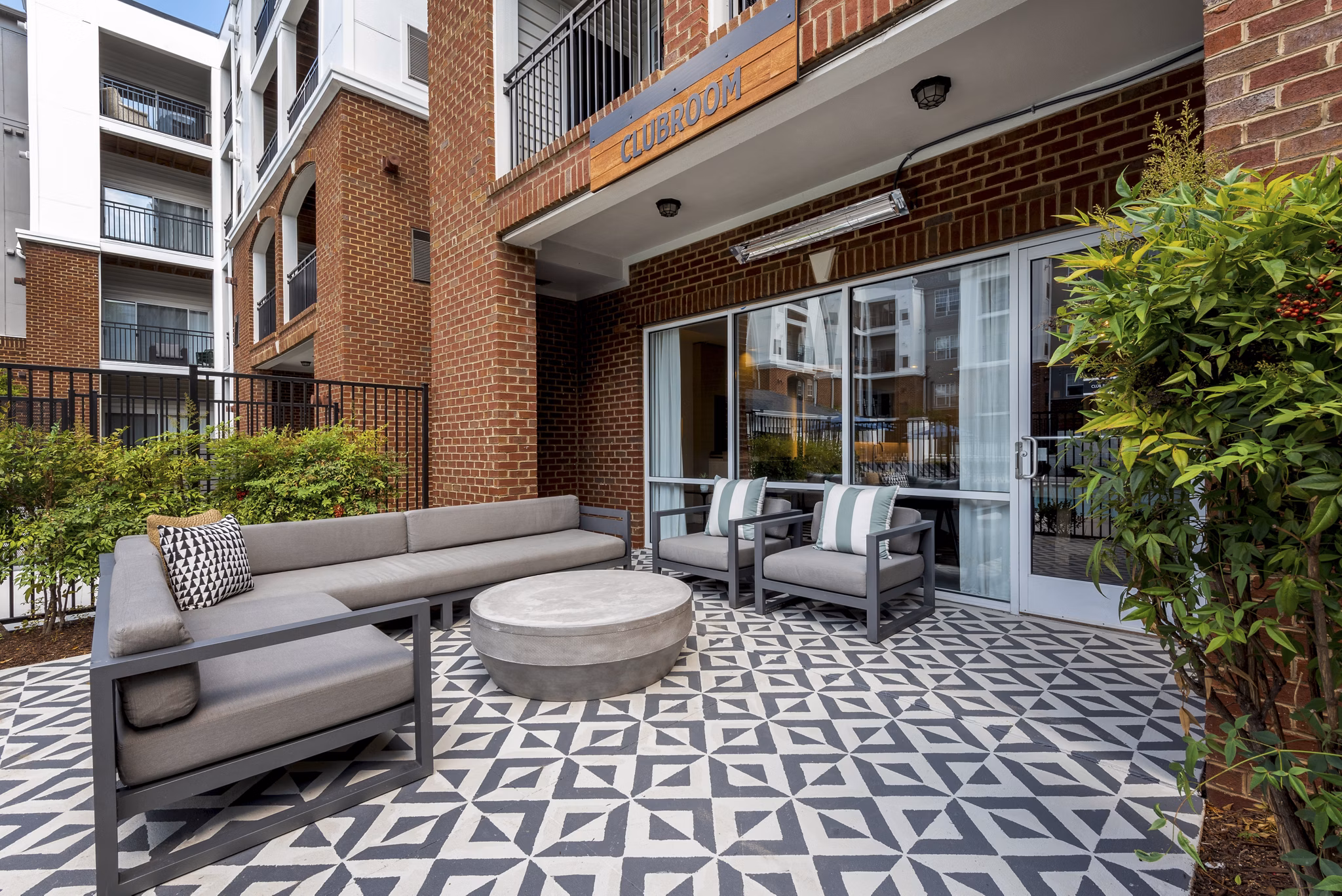 Ashton: Modern luxury apartments with resort-style amenities in Dulles