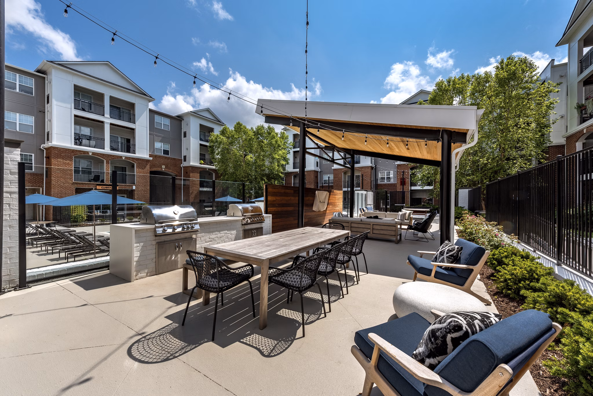 Ashton at Dulles: Elegant mid-rise luxury apartments in prime suburban location