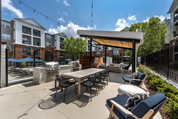Ashton at Dulles: Elegant mid-rise luxury apartments in prime suburban location