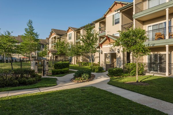 exterior at Broadwater Apartments