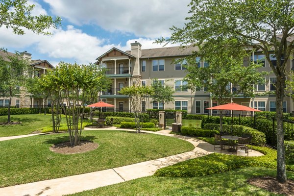 exterior at Broadwater Apartments