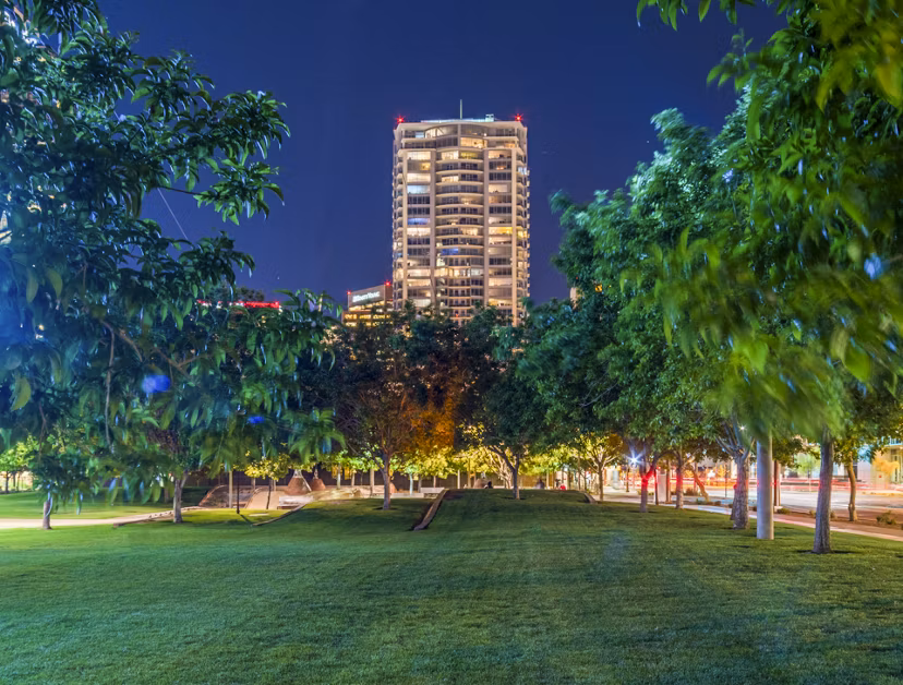 44 Monroe Apartments: Contemporary luxury high-rise in central setting