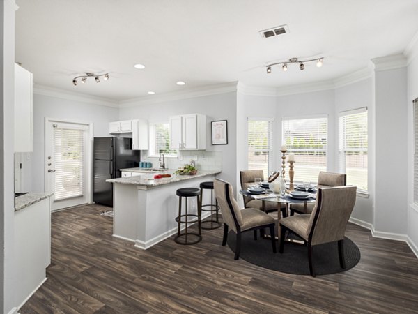 dining room at Mandalay Villas Apartments