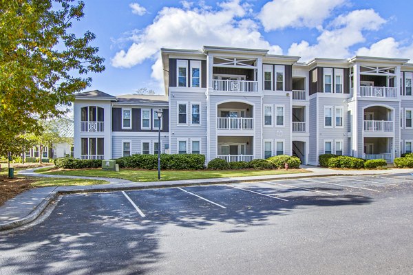 building/exterior at 1000 West Apartments