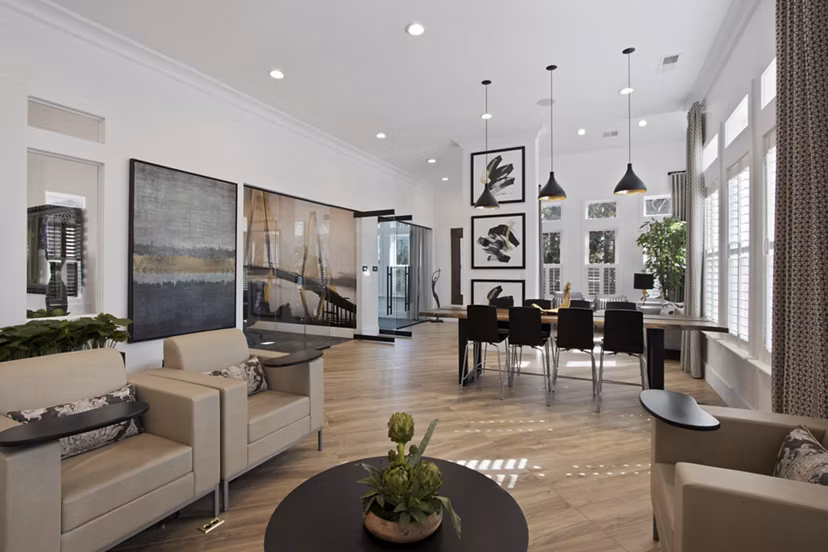 clubhouse at 1000 West Apartments