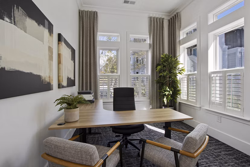 clubhouse at 1000 West Apartments