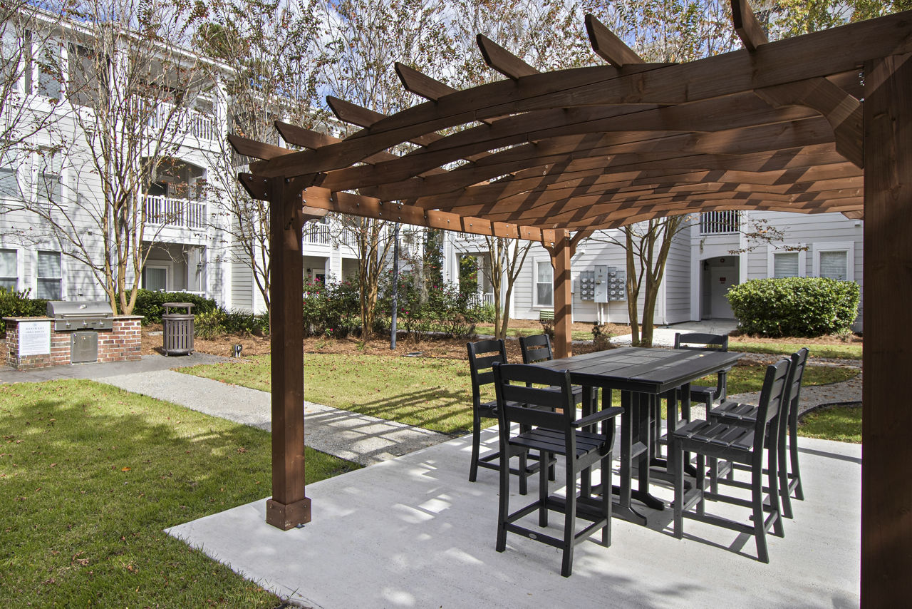 Grill area at 1000 West Apartments