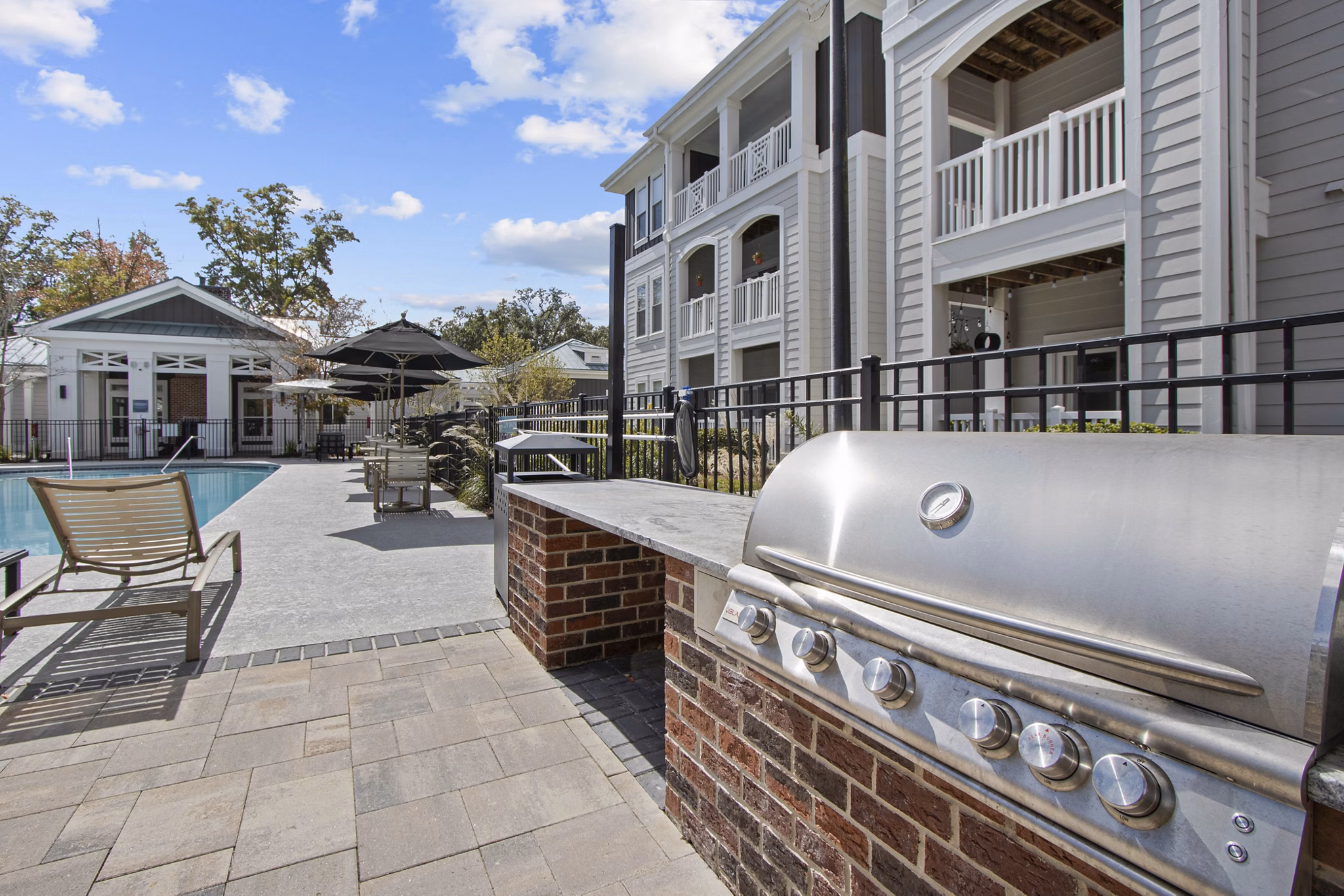 patio at 1000 West Apartments