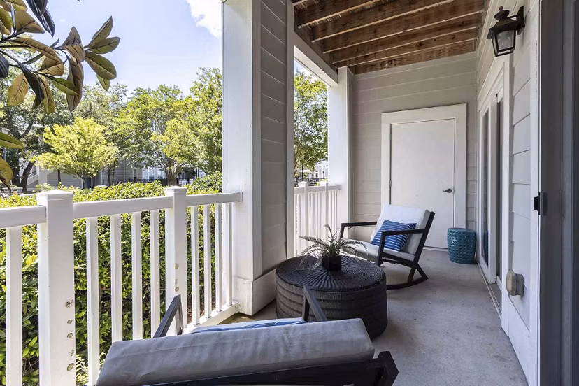 patio at 1000 West Apartments