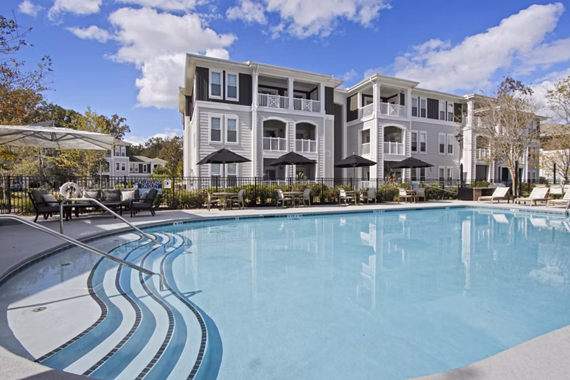 pool at 1000 West Apartments