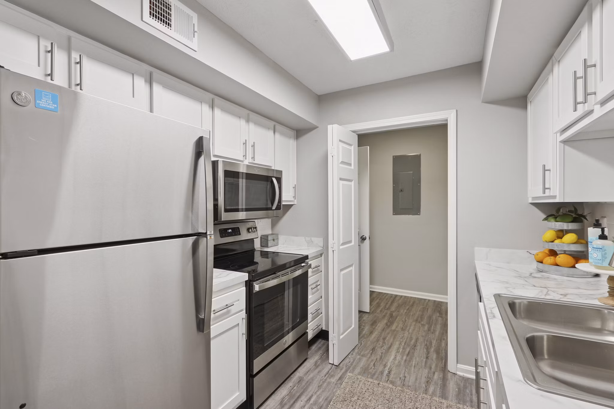 kitchen at Mallard Crossing at St. Matthewsb Apartments