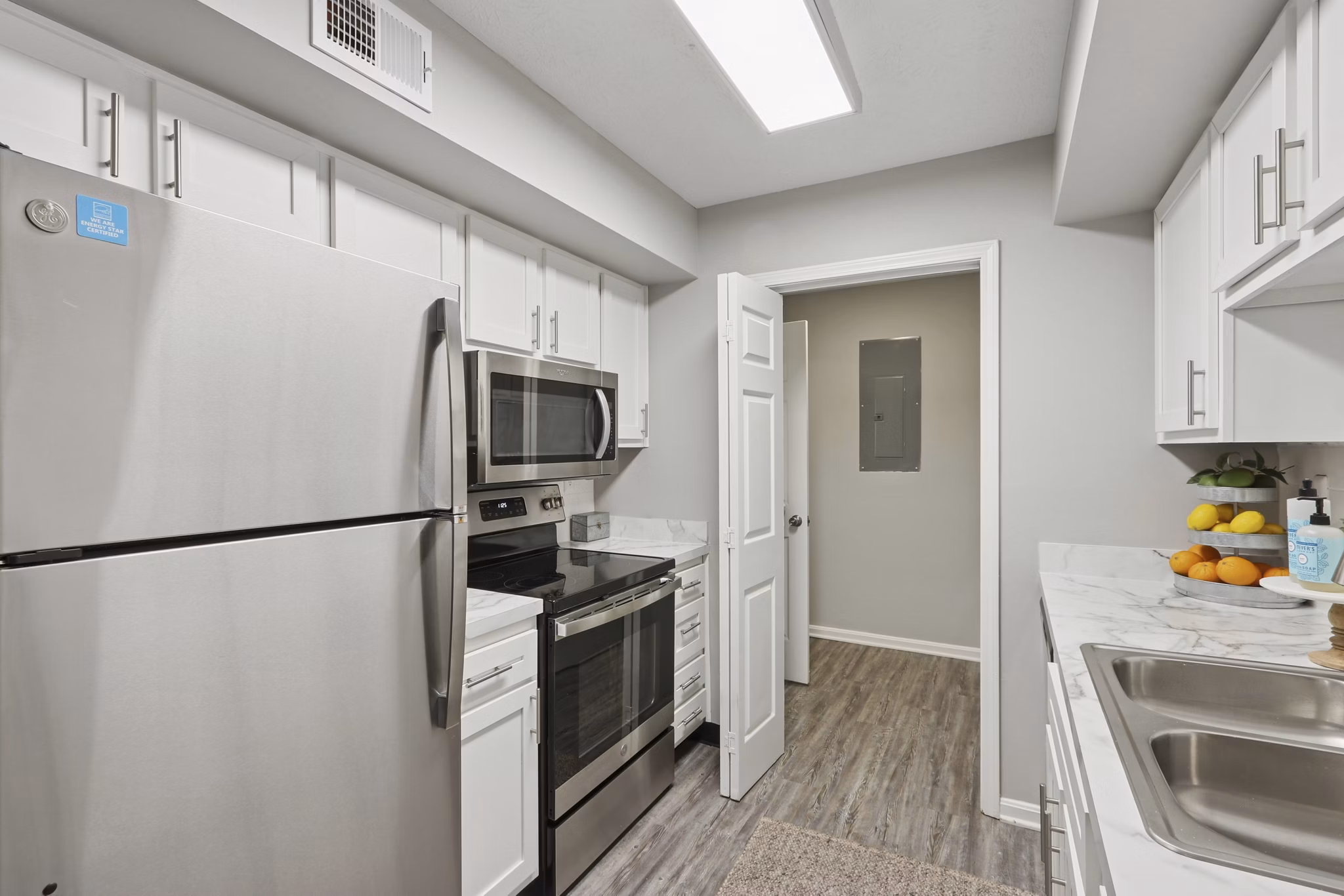 kitchen at Mallard Crossing at St. Matthewsb Apartments