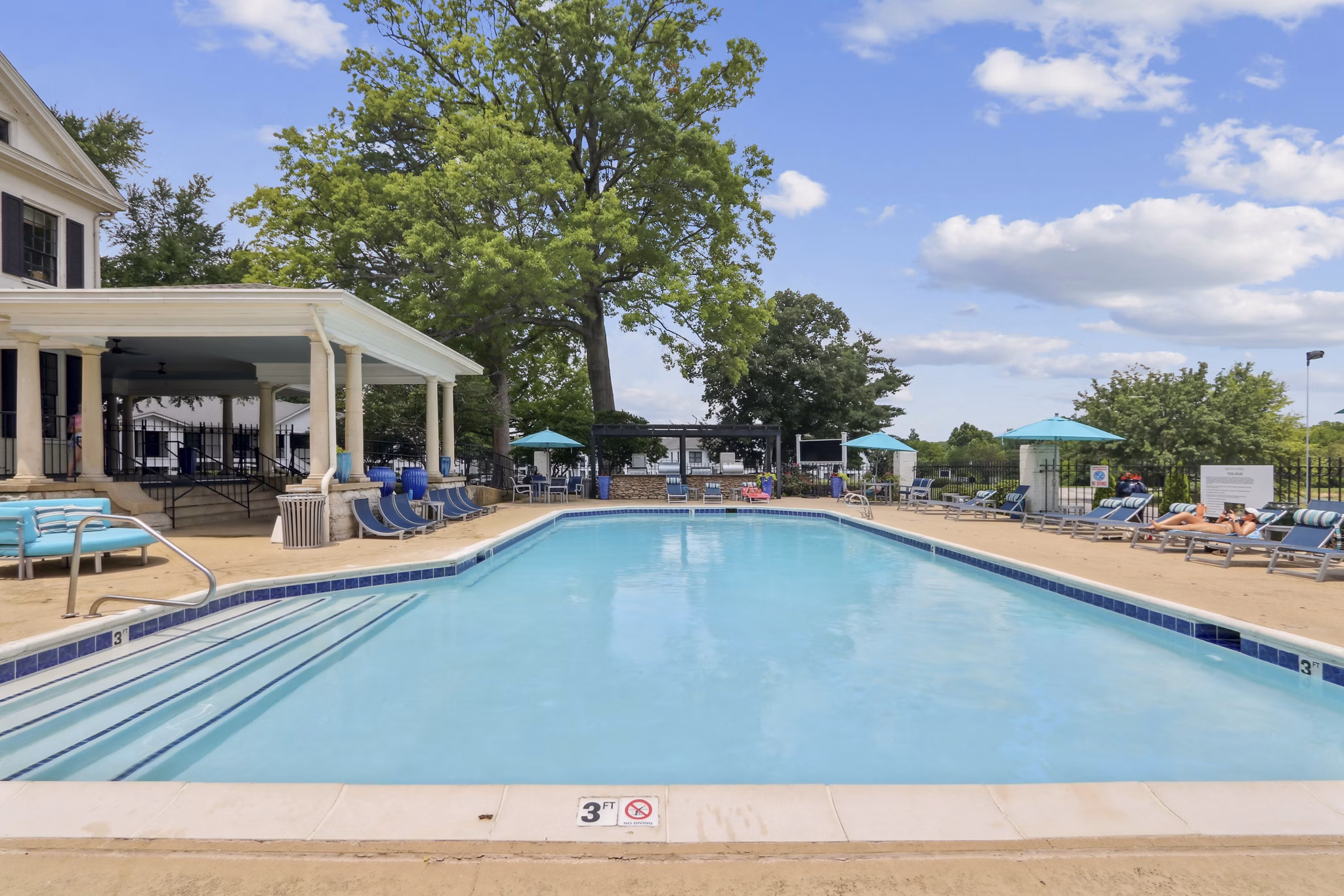 pool at Mallard Crossing at St. Matthews Apartments