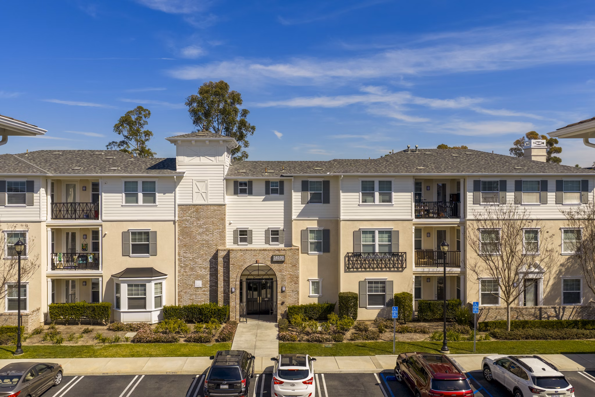 Building/Exterior at Coventry Court Luxury Senior Apartments