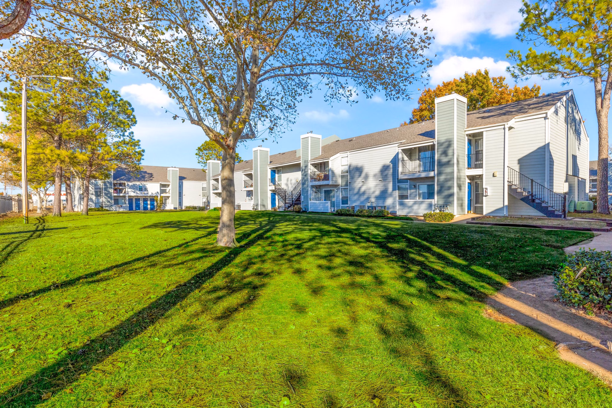 Cascades at Southern Hills: Elegant of luxury apartments in South Tulsa