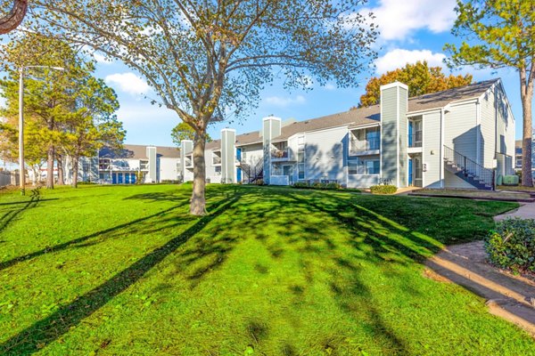 Cascades at Southern Hills: Elegant of luxury apartments in South Tulsa