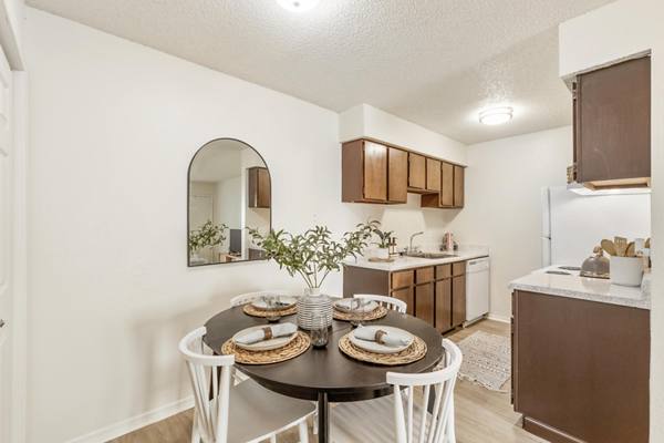 dining area at Cascades at Southern Hills Apartments
