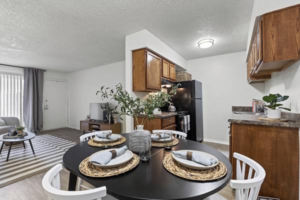 dining area at Cascades at Southern Hills Apartments