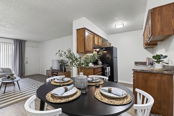 Dining area featuring elegant furnishings at Cascades at Southern Hills Apartments
